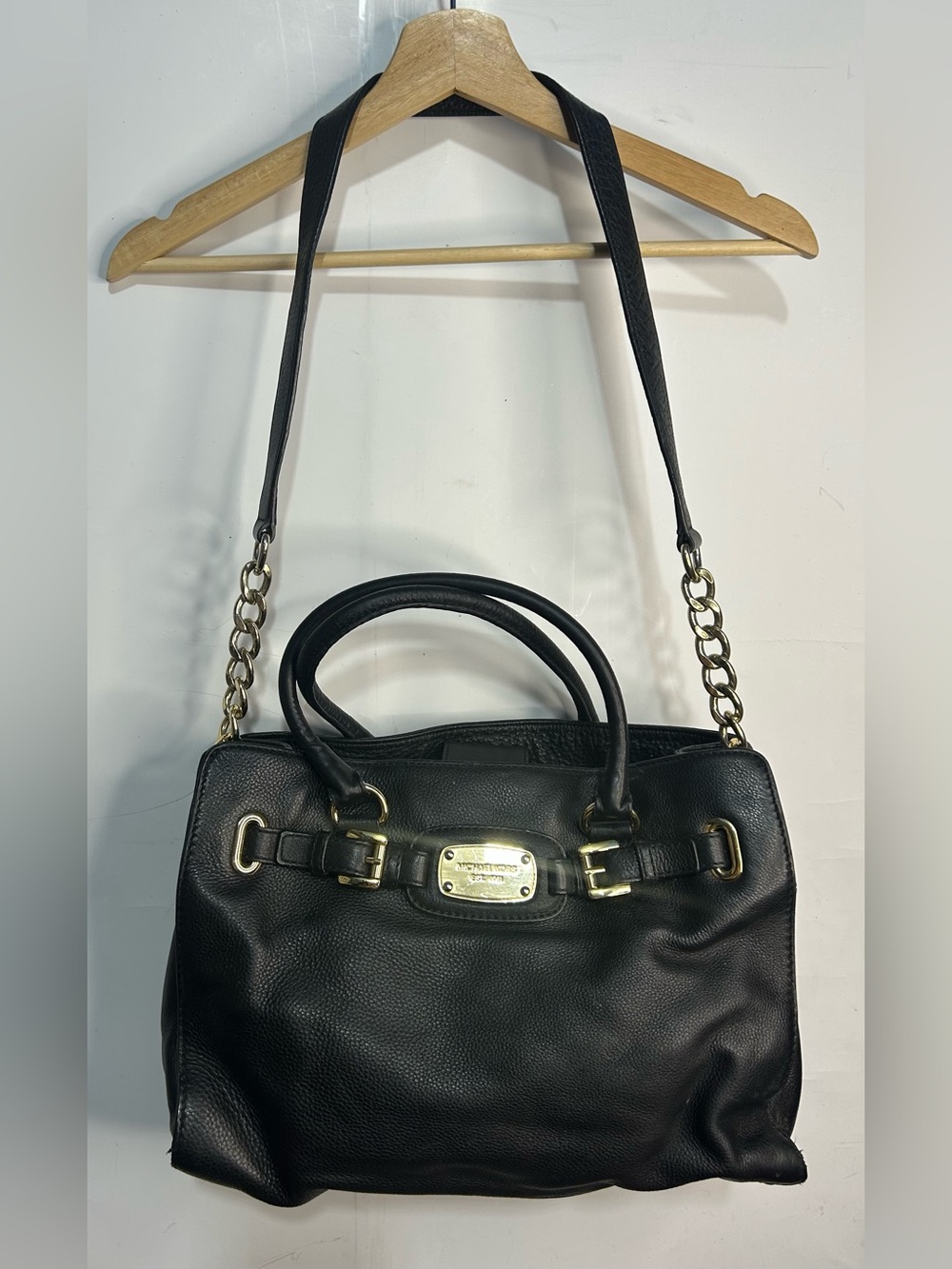 MICHAEL Michael Kors Black Hamilton Rock & Roll Pebbled Crossbody Purse
